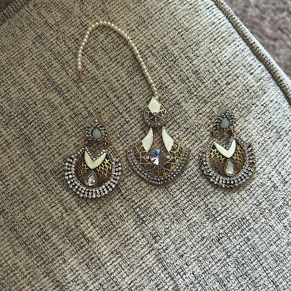 Indian/ Punjabi Jewelry set: Maang Tikka with matching earrings - Picture 4 of 4